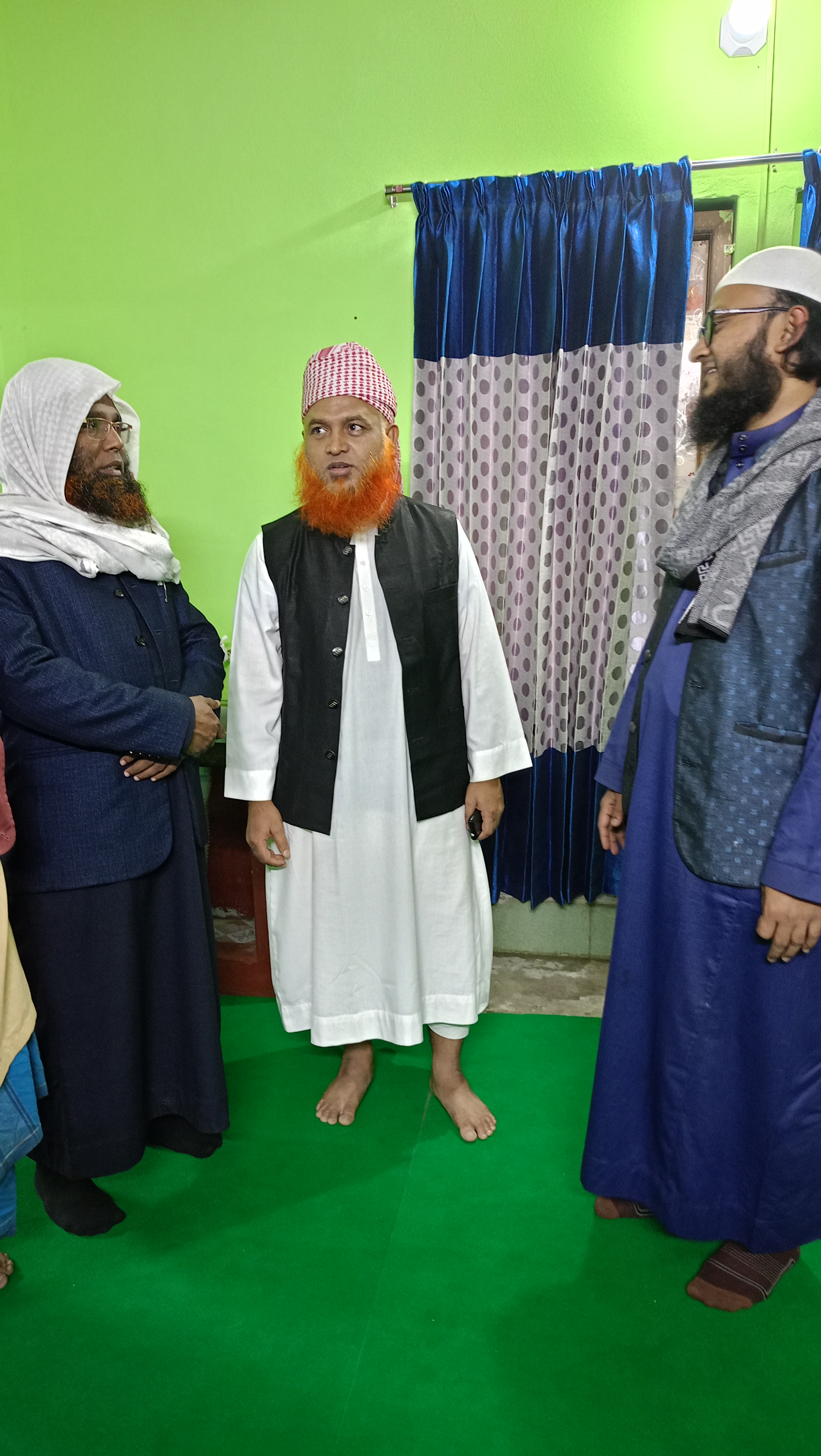 মুফতি ওয়ালিউল্লা আজাদী (দামাত বারাকাতুহুম) সদস্য মজলিসে শুরা অত্র মাদরাসা।